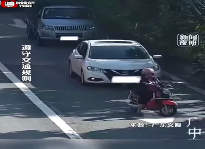 Video :On a crowded road, this woman cuts everyone off and pays the price
